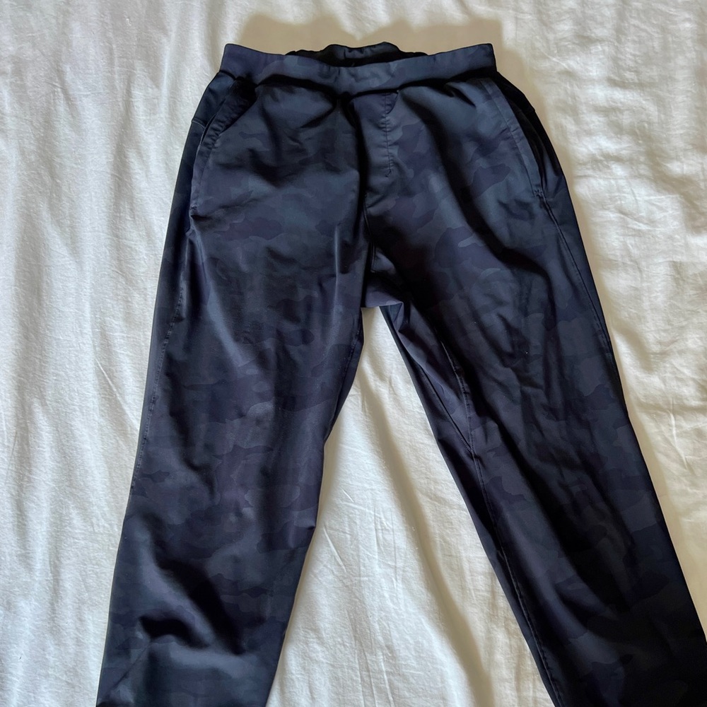 Men’s Lululemon Surge Joggers - Black & Gray Camo - Size S